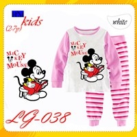 ชุดเสื้อกางเกง-Mickey-กับหนังสือคู่ใจ