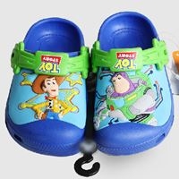 รองเท้าแตะสีน้ำเงิน-Buzz-Lightyear_Woody-(Crocs)