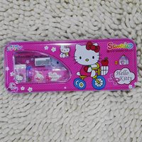 กล่องดินสอเหล็กพร้อมเครื่องเขียนลาย-HELLO-KITTY