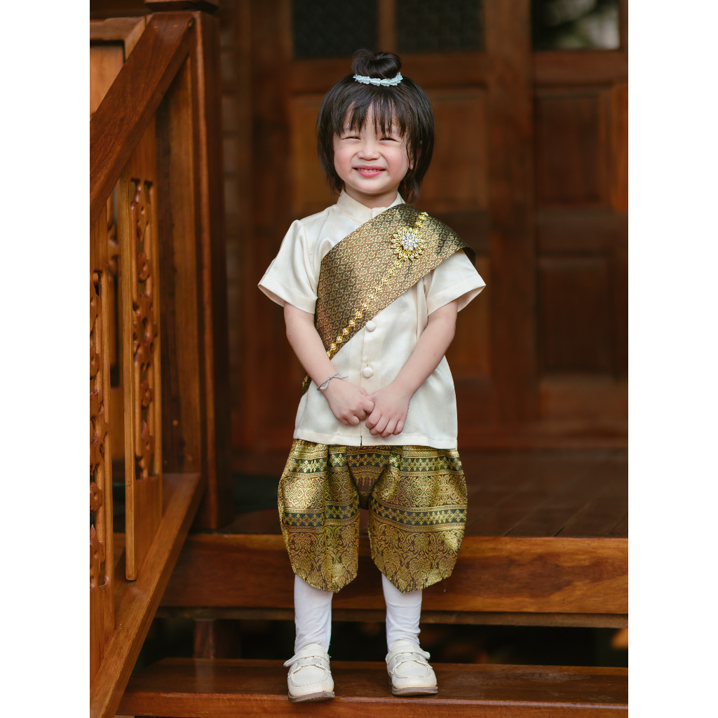 ชุดไทยเด็กชายแขนสั้นพร้อมผ้าพาด พี่หมื่น กลีบบัว