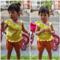 ชุดไทยเด็กเสื้อไหล่เฉียง_กางเกงลายไทย-สีเหลือง