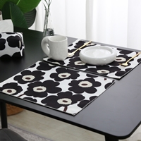 แผ่นรองจานบนโต๊ะอาหาร-ลาย-Marimekko-สีดำ(เซต-4-ผืน)