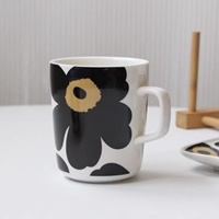 แก้วน้ำเคลือบเซรามิก-Poppy-Marimekko-สีดำ