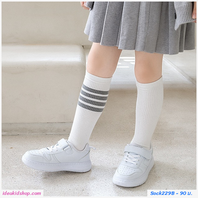 ถุงเท้าแบบยาว socks striped สีขาว