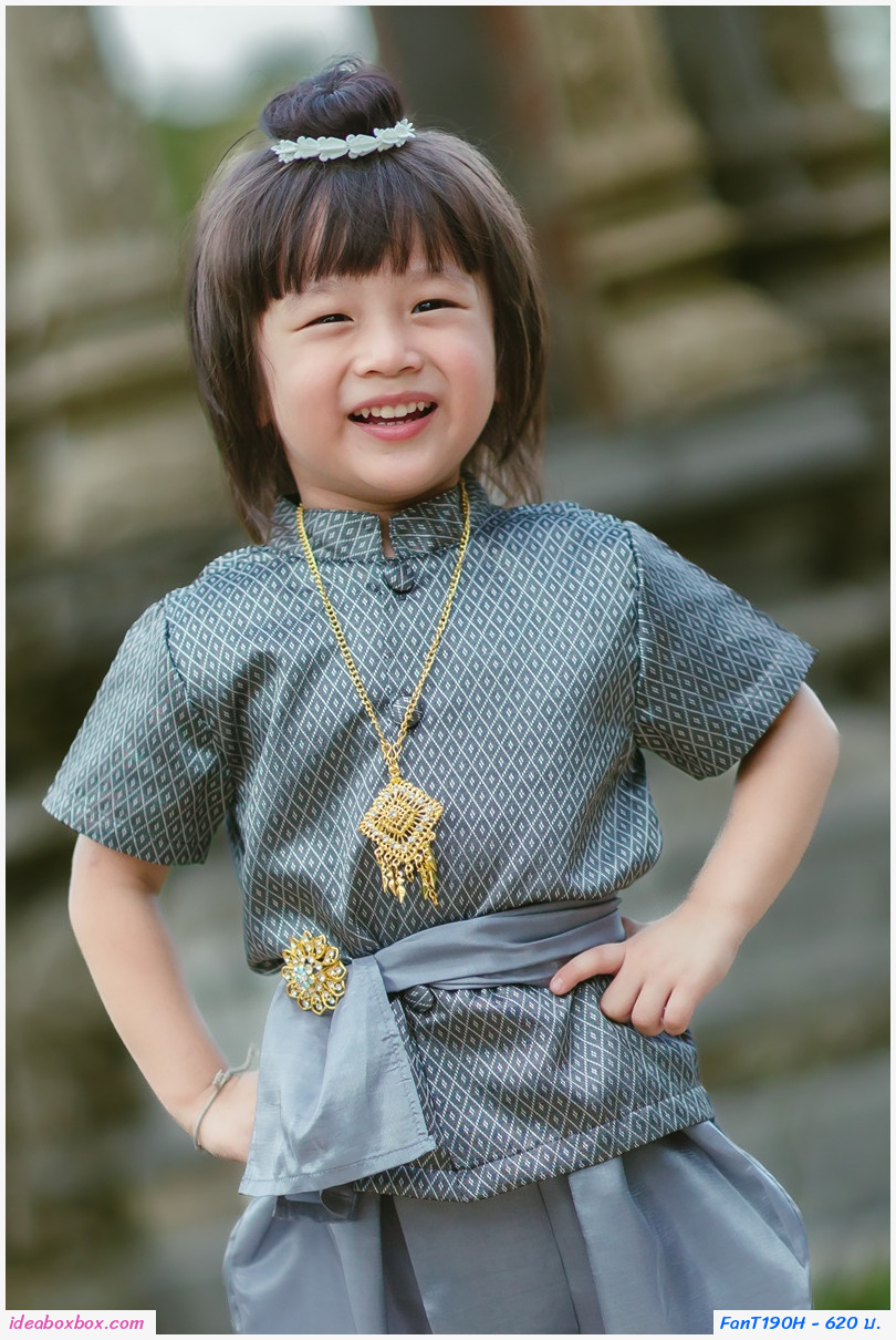 ชุดไทยเด็กชาย พี่หมื่น ผ้าทอยกดอก สีเทาเงิน