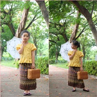 ชุดไทย-เสื้อลูกไม้คอวี:เสื้อเหลือง_น้ำตาล