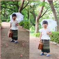 ชุดไทย-เสื้อลูกไม้คอวี:เสื้อขาว_ผ้าถุงเขียว