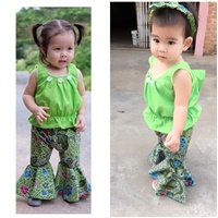 ชุดไทยเสื้อคอกระเช้า-กางเกงขาม้า-สีเขียว